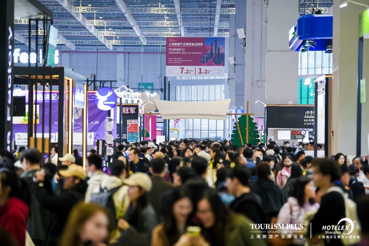 人們在看臺上的人在人群里

AI 生成的內容可能不正確。